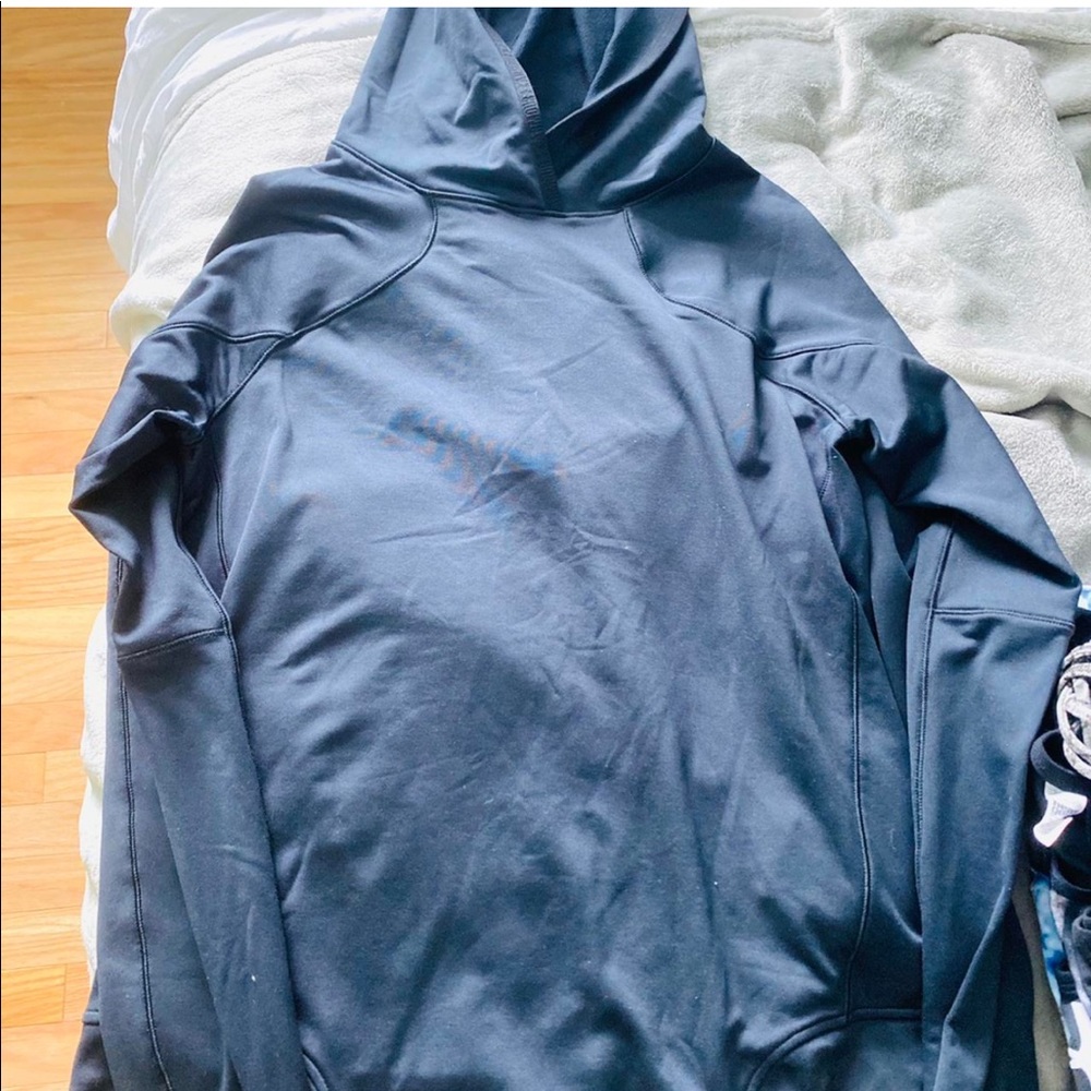 UNDER ARMOUR SWEATSHIRT
